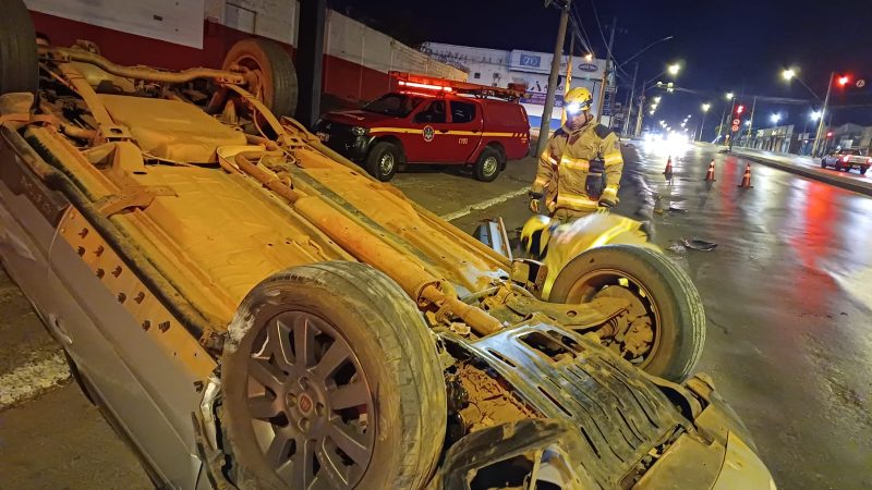 Montes Claros: Bombeiros atendem ocorrência de Capotamento