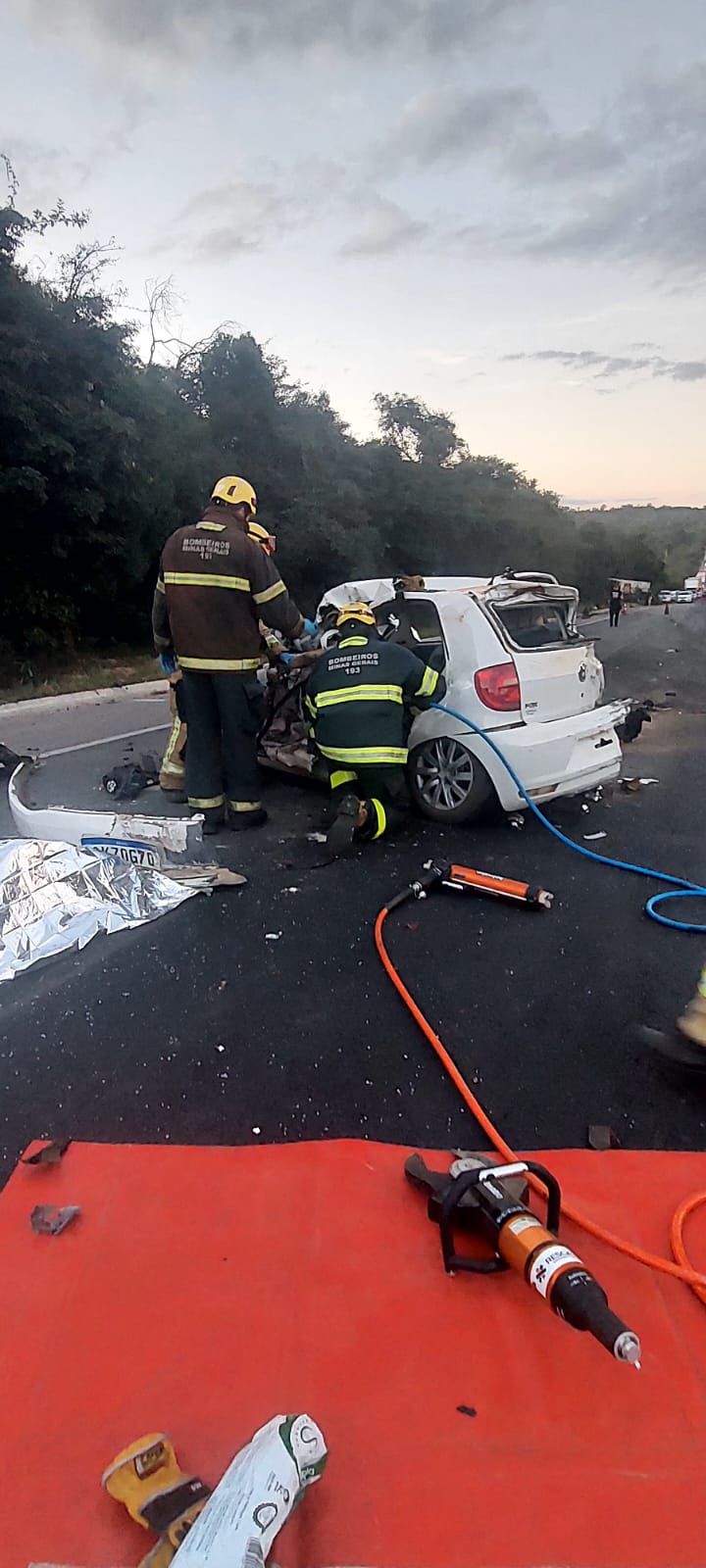 Acidente na BR 251 entre Carreta e Automóvel