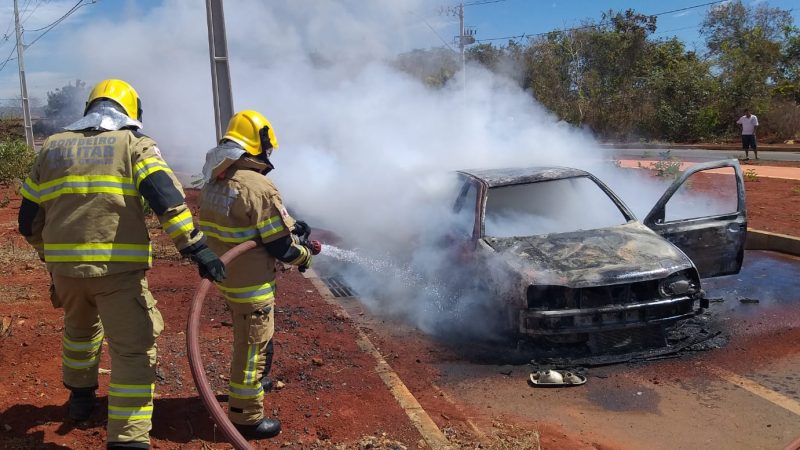 Incêndio em carro no bairro Independência
