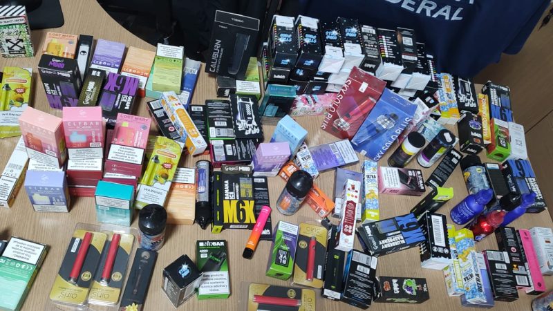 Operação da Receita Federal e da Polícia Militar mira comércio ilegal de cigarros eletrônicos
