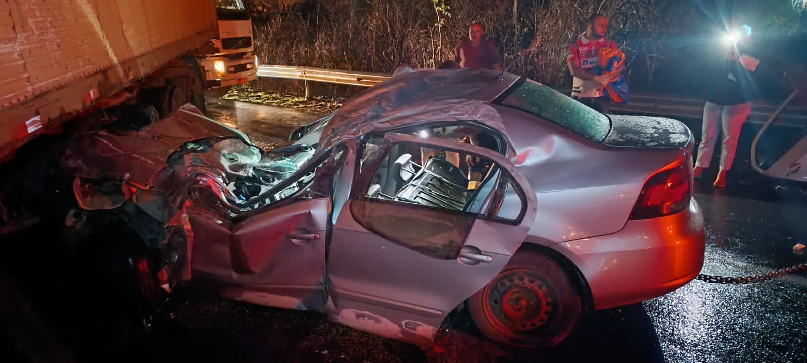 Francisco Sá: Acidente entre carro e carreta na BR 251