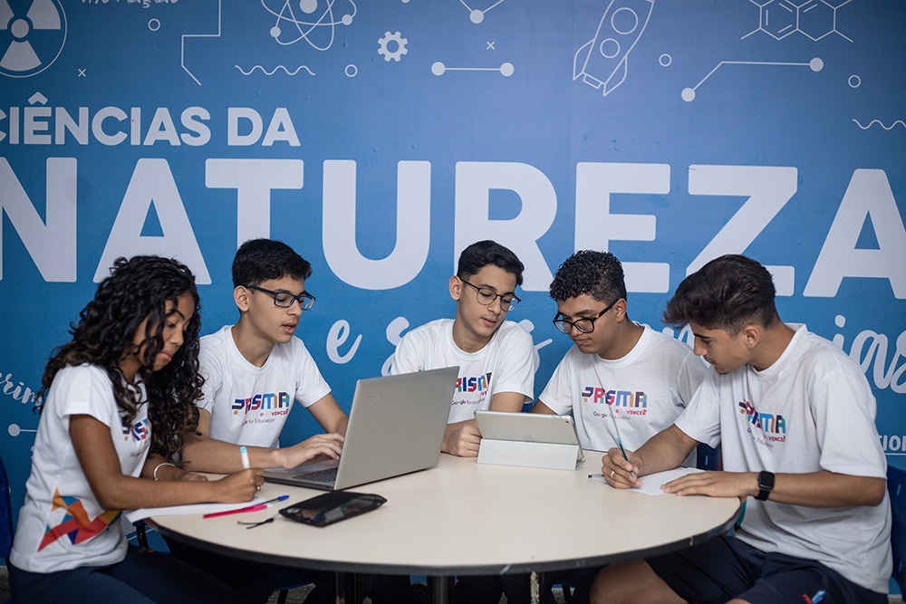 Colégio Prisma recebe delegação da Global School Alliance para conferência internacional