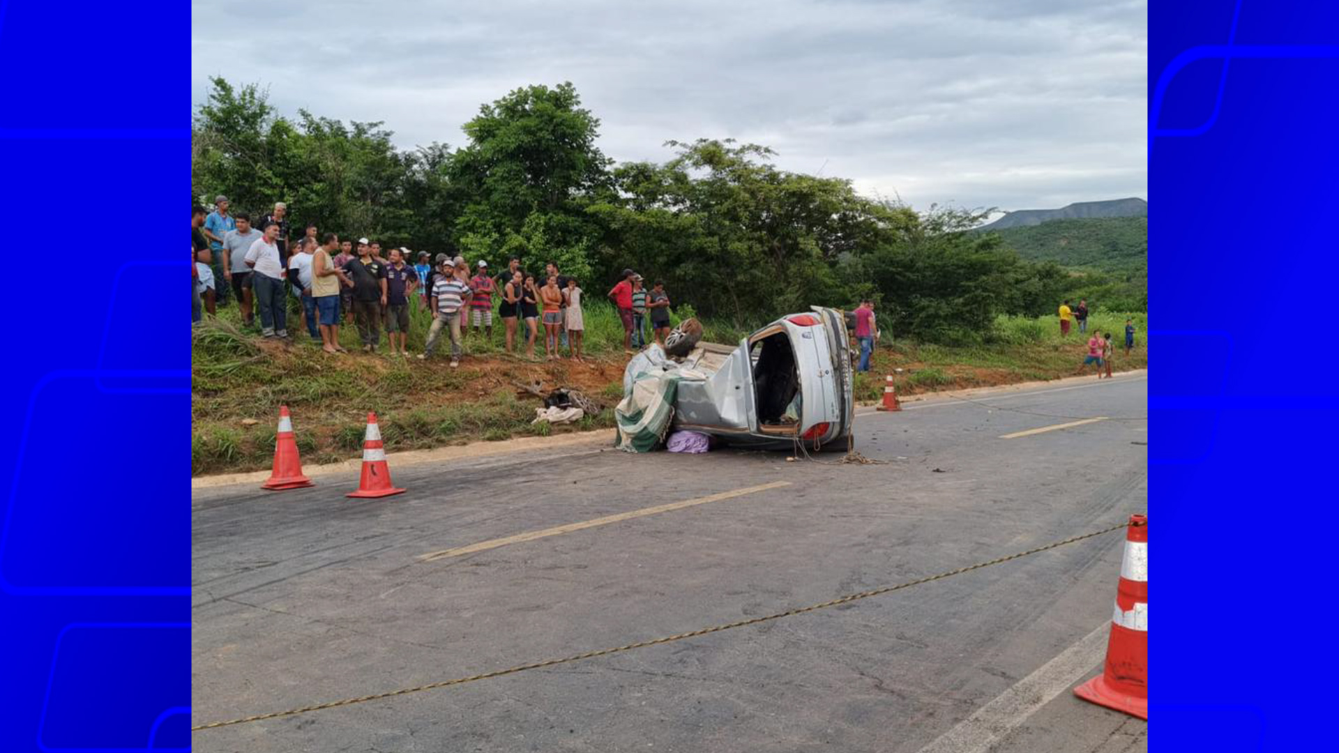 SAMU é acionado para acidente envolvendo carro e caminhão na BR-251