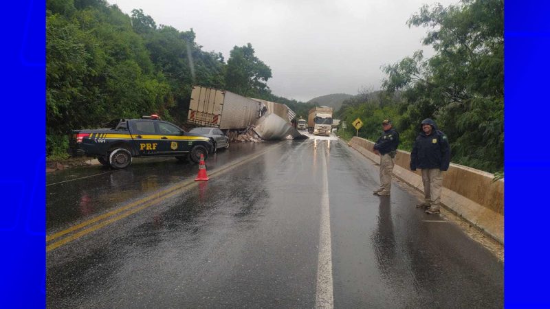 KM 474 – Serra Francisco Sá: Tombamento de veículo