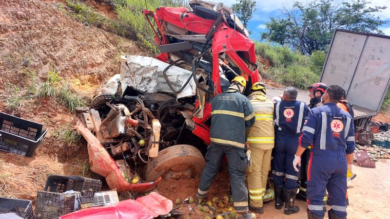 BR 251: Bombeiros atendem ocorrência com vítima fatal