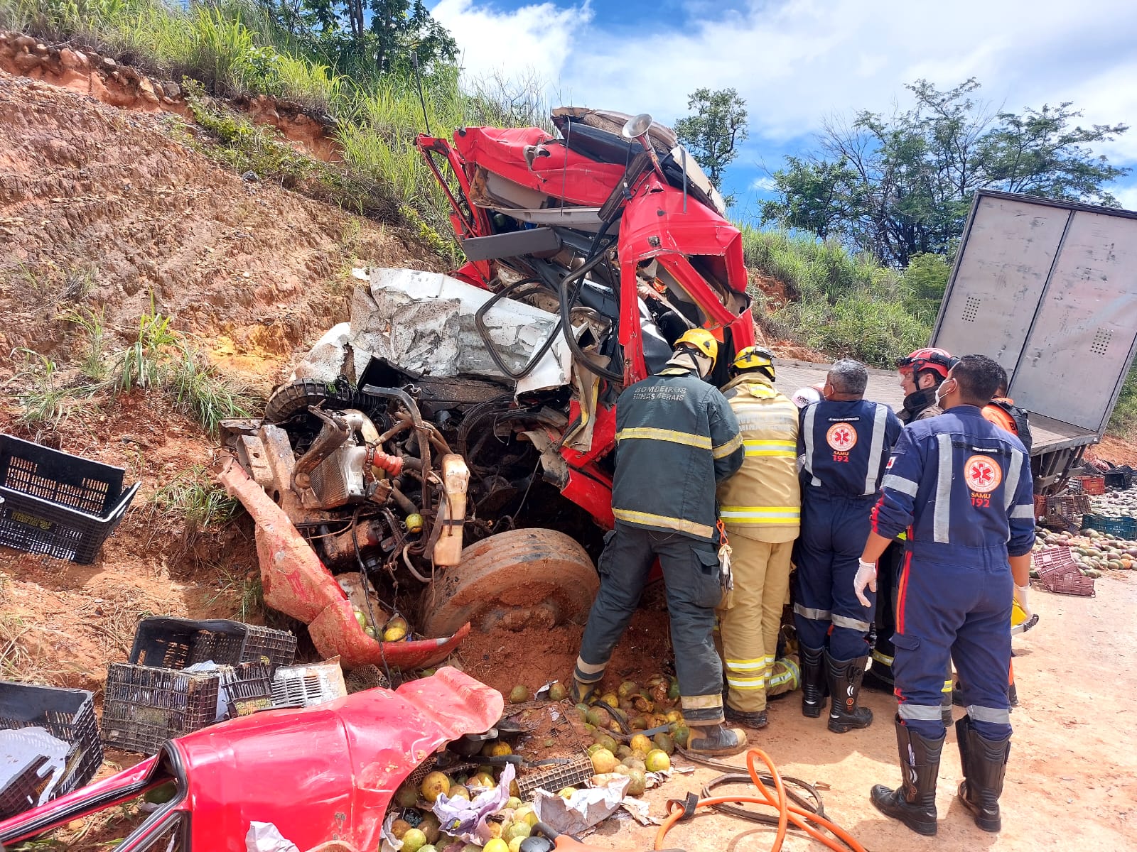 BR 251: Bombeiros atendem ocorrência com vítima fatal