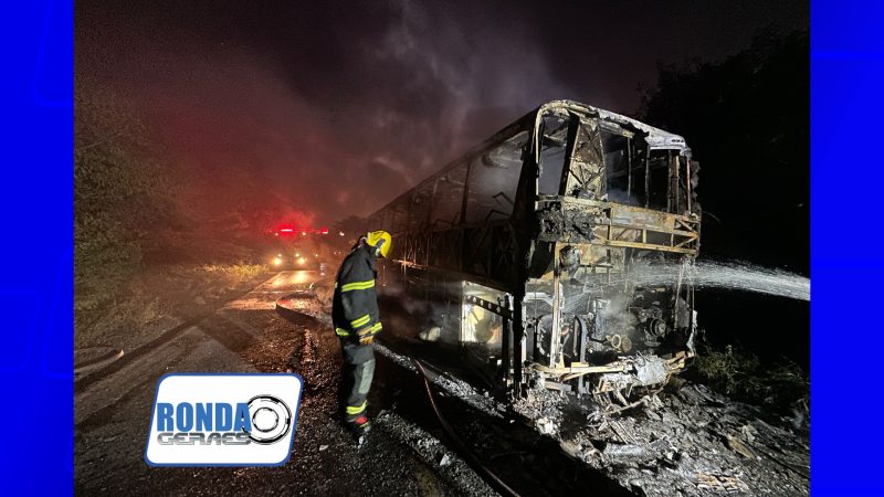 MG 122: Bombeiros de Janaúba atendem ocorrência de incêndio em ônibus