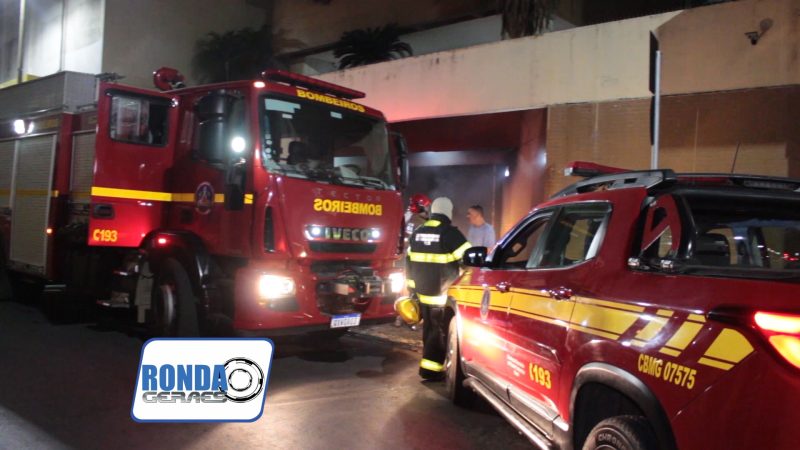 ”Ronda Geraes”: Carro pega fogo dentro de prédio no Centro de Montes Claros