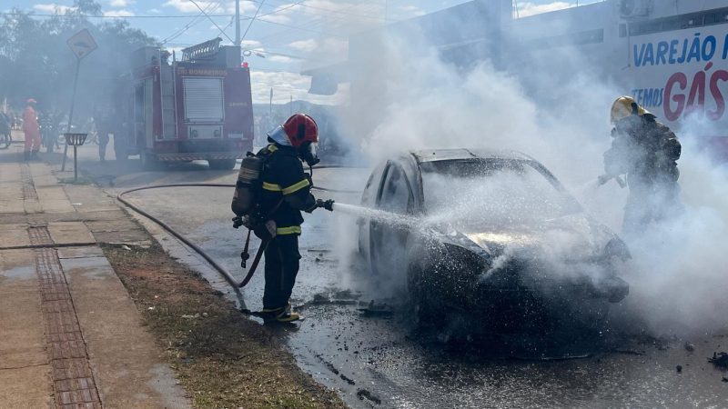 Incêndio em veículo no bairro Monte Sião em Montes Claros
