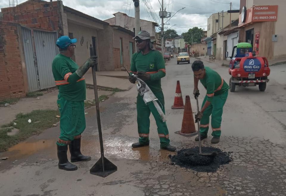 Operação Tapa-buracos usa “tapa fácil” para recuperar vias durante o período chuvoso