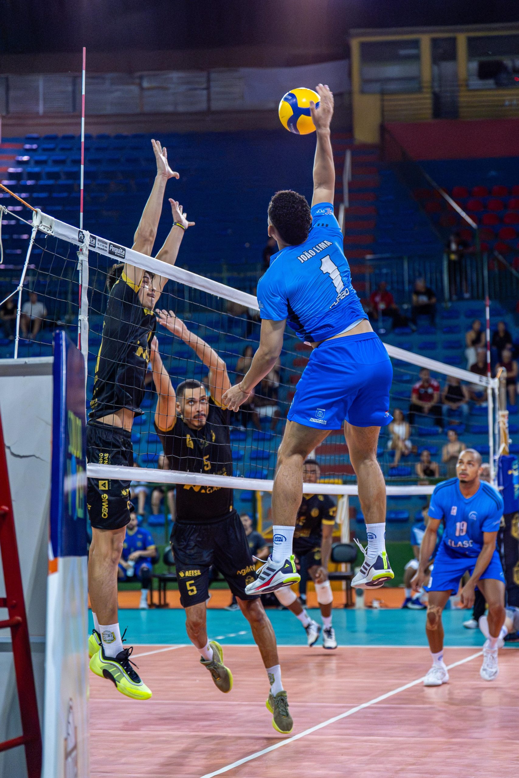 MOC Vôlei estreia com vitória por 3 a 0 sobre o Elase-SC na Superliga