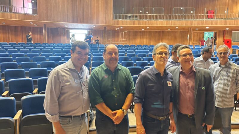 Governador Romeu Zema visita Teatro da Unimontes e Circuito de Conhecimento no campus sede